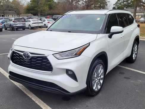 Used 2022 Toyota Highlander Limited image 7