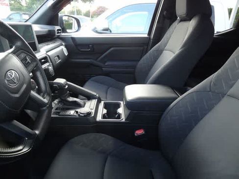 Used 2025 Toyota Tacoma SR5 AWD/4WD image 10