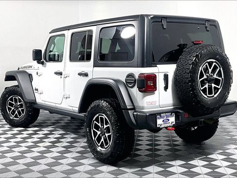 Used 2025 Jeep Wrangler Unlimited Rubicon AWD/4WD image 11