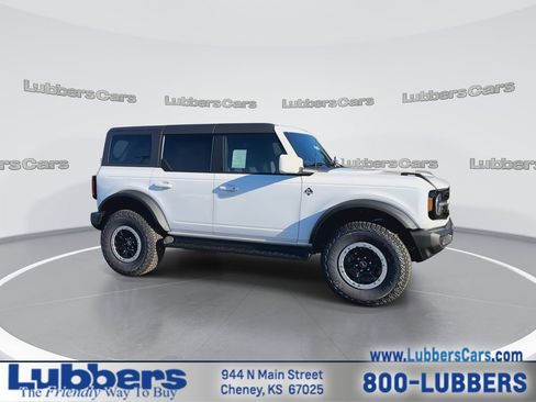 New 2025 Ford Bronco Outer Banks w/ Sasquatch Package image 2