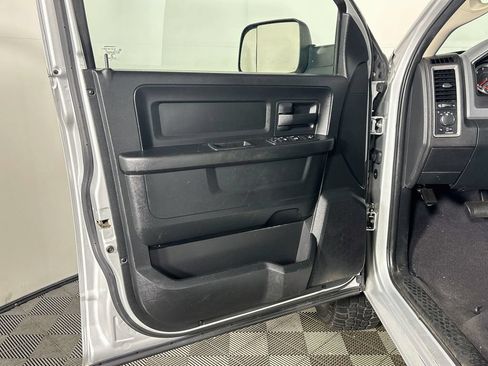 Used 2018 RAM 1500 ST AWD/4WD image 10