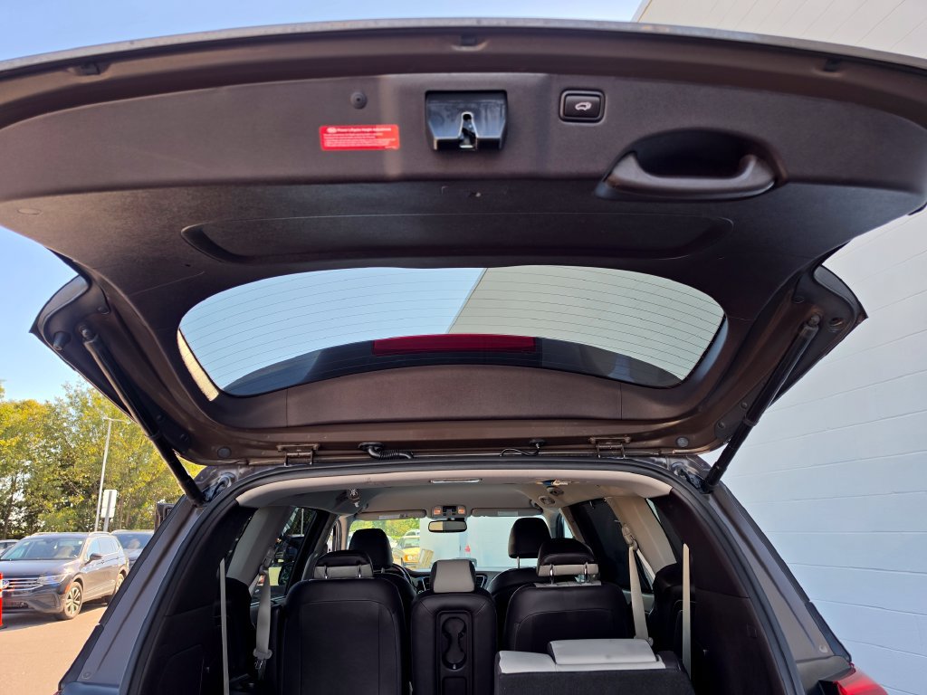 Used 2018 Kia Sedona SX Limited FWD image 32