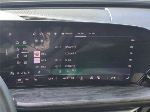 Used 2025 Audi Q5 Premium w/ Convenience Package image 21