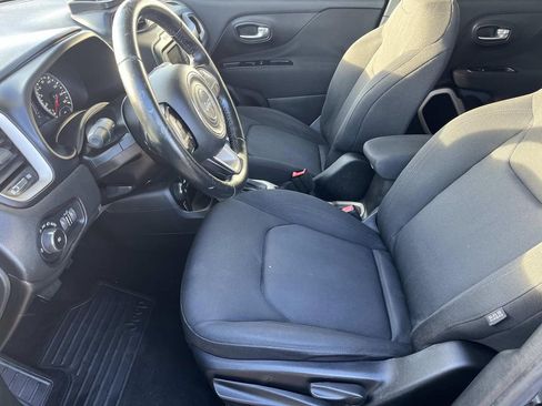 Used 2017 Jeep Renegade Latitude image 11