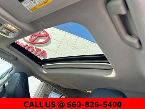 Used 2022 Toyota Highlander XLE AWD/4WD image 22