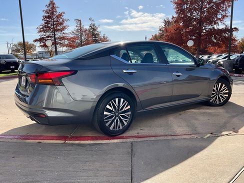 Used 2025 Nissan Altima 2.5 SV image 6