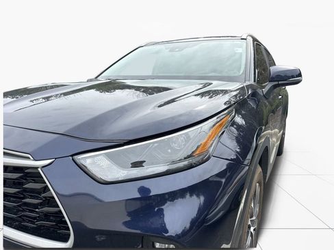 Used 2023 Toyota Highlander XLE image 11