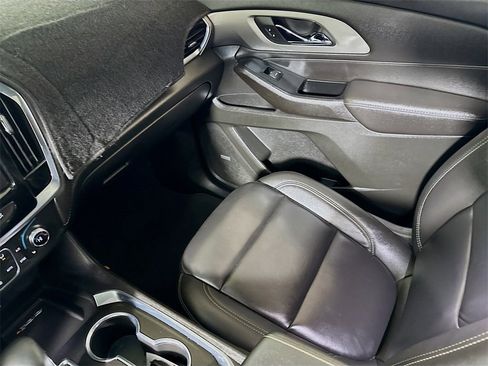 Used 2023 Chevrolet Traverse LT w/ LT Premium Package image 23