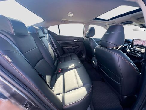 Used 2023 Nissan Altima 2.5 SR w/ SR Premium Package image 29