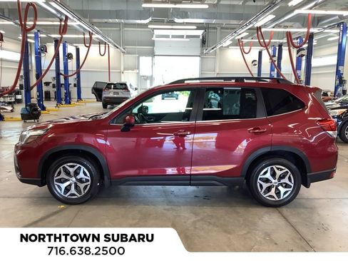 Used 2020 Subaru Forester Premium AWD/4WD image 2