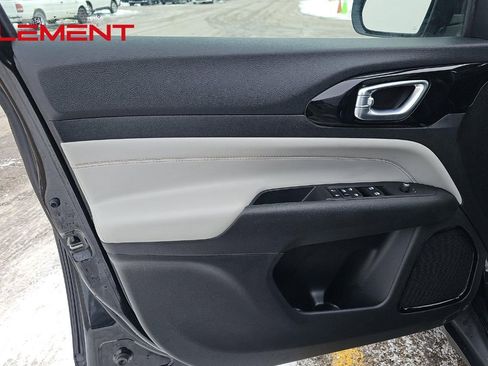 Used 2022 Jeep Compass Limited image 12