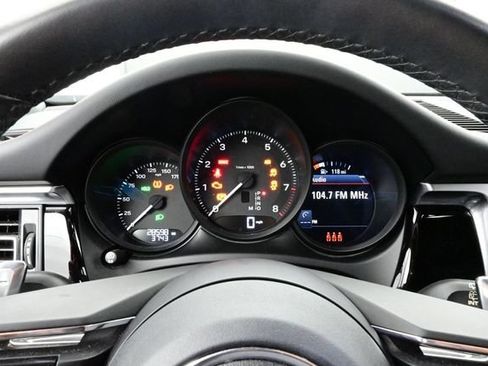 Certified 2023 Porsche Macan AWD/4WD image 9
