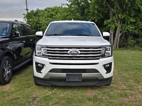 Used 2020 Ford Expedition XLT image 2