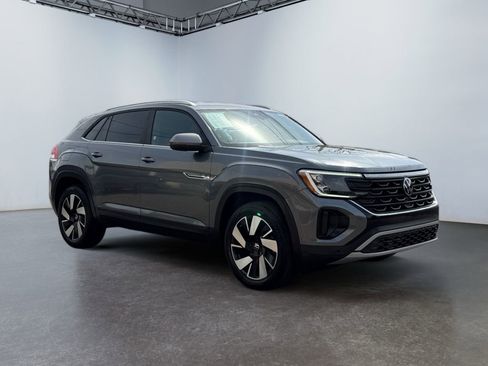 Used 2024 Volkswagen Atlas Cross Sport SE image 3