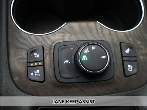 Used 2021 GMC Acadia Denali w/ Denali Technology Package FWD image 9