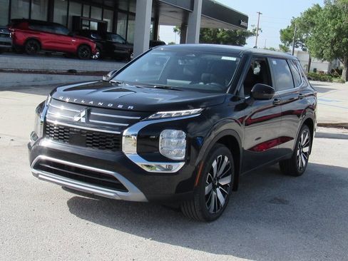 New 2025 Mitsubishi Outlander SE image 6