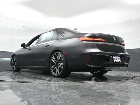 Used 2023 BMW i7 xDrive60 image 54