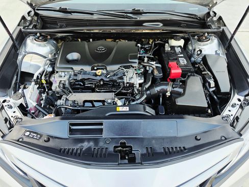 Used 2018 Toyota Camry SE FWD image 16