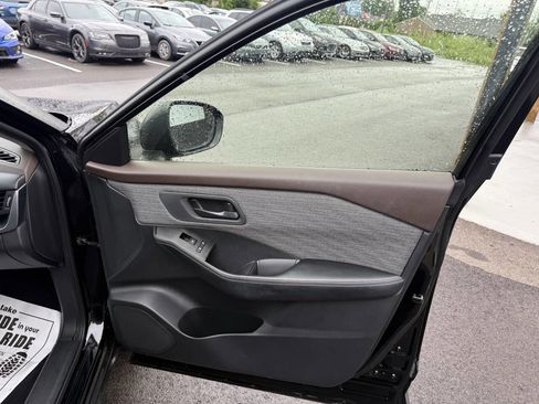 Used 2021 Nissan Rogue S FWD image 19