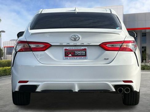 Certified 2020 Toyota Camry SE image 5
