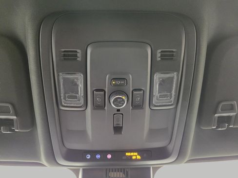 Certified 2025 GMC Yukon XL Denali image 27