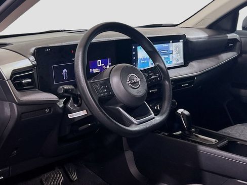 Used 2025 Nissan Kicks SV FWD image 7