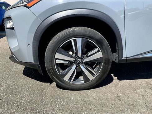 Used 2023 Nissan Rogue SL w/ SL Premium Package image 3