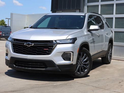 Used 2022 Chevrolet Traverse RS image 3