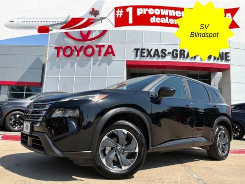 Used 2025 Nissan Rogue SV FWD image 1