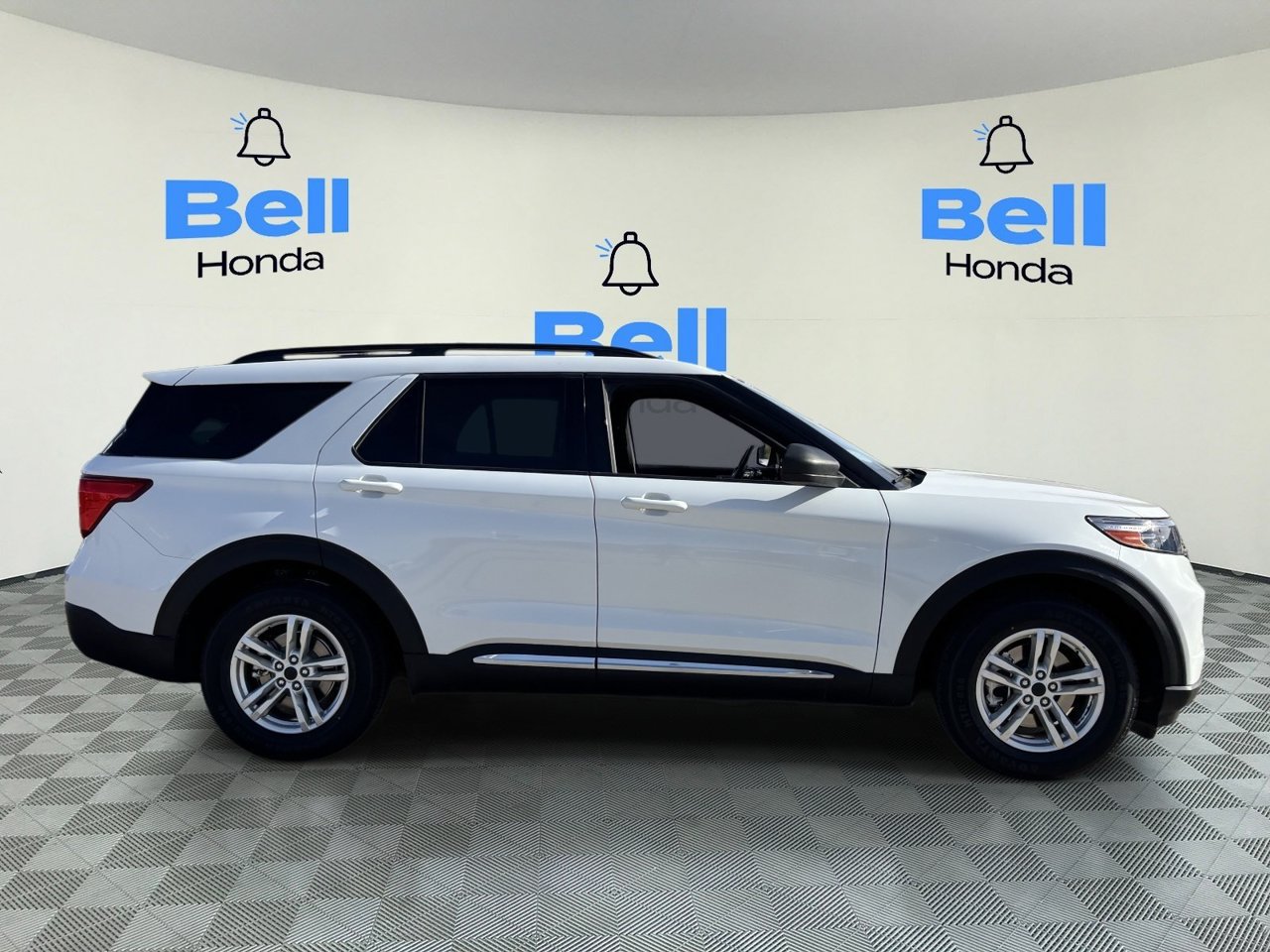 Used 2020 Ford Explorer XLT w/ Equipment Group 202A RWD image 5