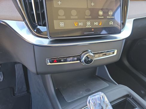 New 2026 Volvo XC90 B6 Plus w/ Protection Package Premier image 17