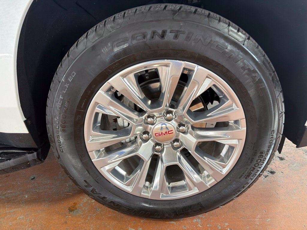 Used 2024 GMC Yukon Denali w/ Advanced Technology Package AWD/4WD image 11