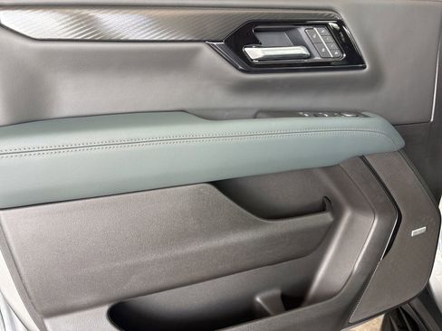 New 2026 GMC Yukon AT4 w/ LPO, Floor Liner Package image 10