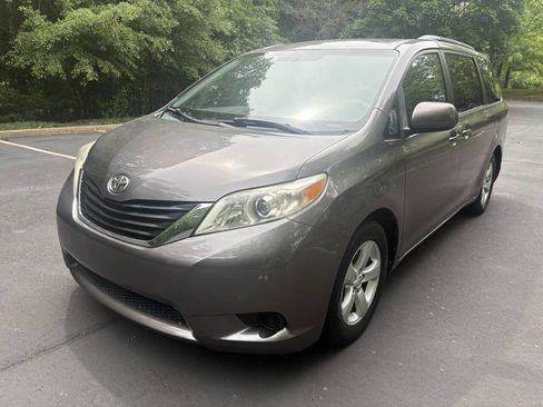Used 2014 Toyota Sienna LE FWD image 8