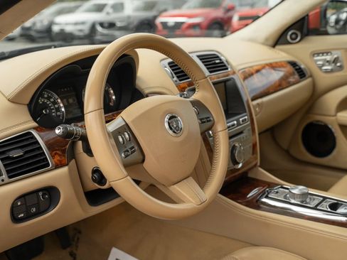 Used 2010 Jaguar XK Coupe RWD image 12