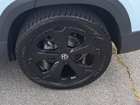 Used 2025 Volkswagen Taos SE AWD/4WD image 31