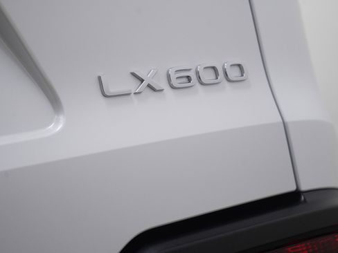 Used 2025 Lexus LX 600 4WD w/ Accessory Package (2T) image 12