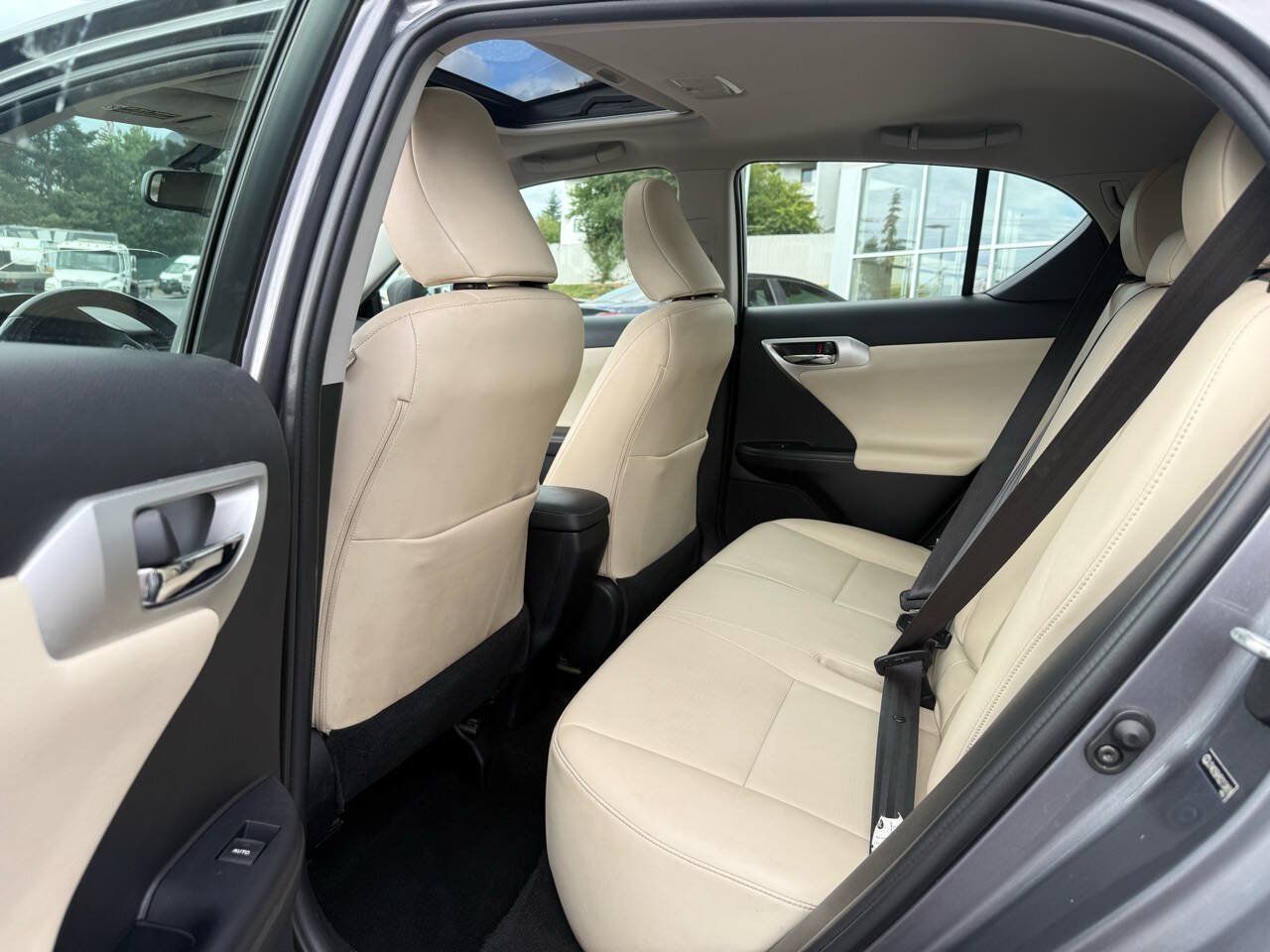 Used 2013 Lexus CT 200h w/ Seat Comfort Pkg FWD image 10