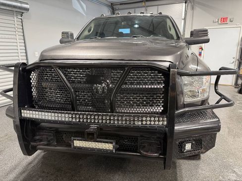 Used 2017 RAM 2500 Tradesman w/ Chrome Appearance Group AWD/4WD image 4