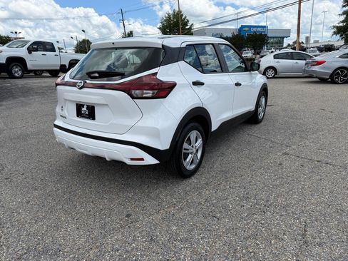 Used 2021 Nissan Kicks S FWD image 34