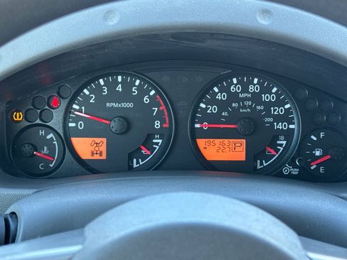 Used 2010 Nissan Frontier SE image 18