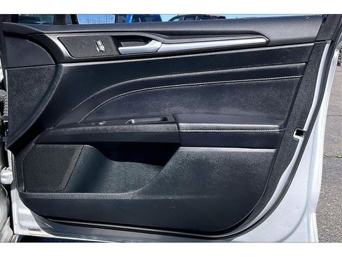 Used 2017 Ford Fusion Titanium FWD image 26