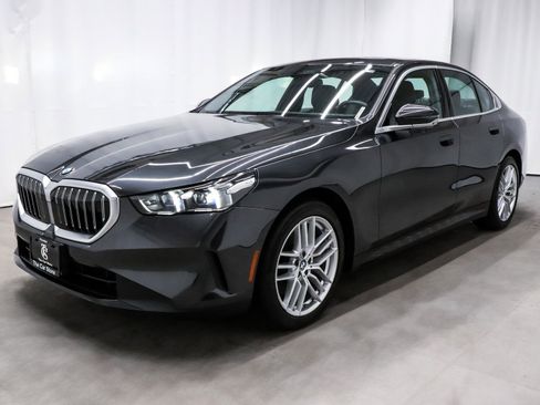 Used 2025 BMW 540i xDrive image 3