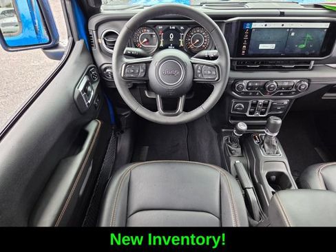 Certified 2025 Jeep Gladiator Sport AWD/4WD image 15