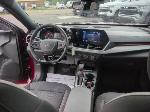 Used 2024 Chevrolet Trax RS FWD image 35