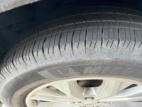 Used 2024 Ford Explorer XLT w/ Equipment Group 202A RWD image 5