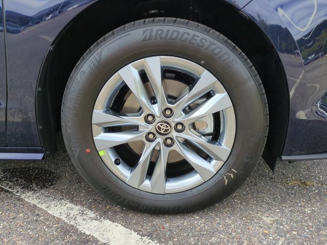 New 2026 Toyota Sienna XLE AWD/4WD image 11