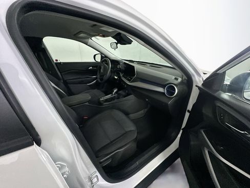 Used 2025 Chevrolet Trax LS image 28