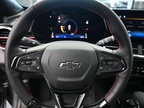 Used 2024 Chevrolet Trax RS w/ Sunroof Package image 16