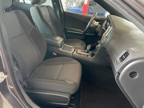 Used 2019 Dodge Charger SXT RWD image 17